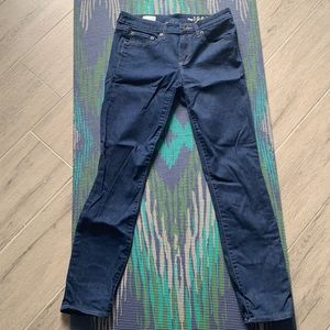Slightly worn GAP Always Skinny jeans. Size 28